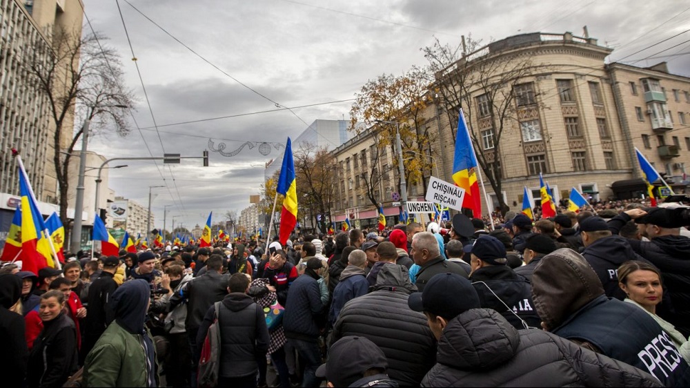 Moldavia ndryshon gjuhen zyrtare, tensione dhe protesta ne vend
